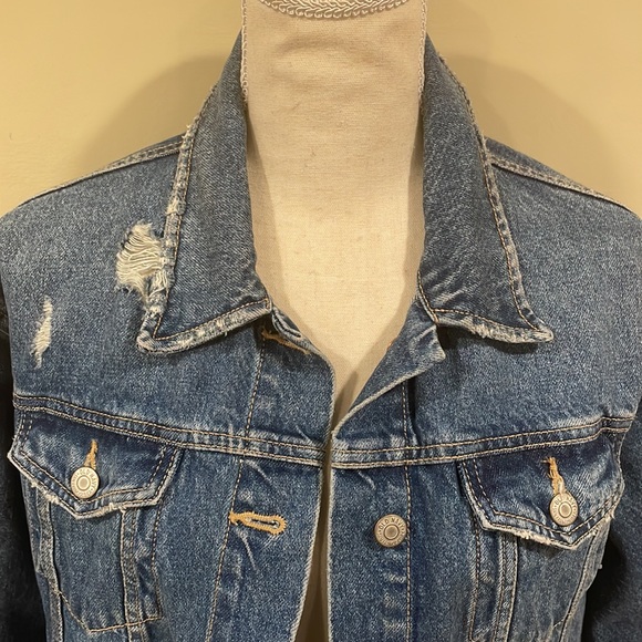 Old Navy Boyfriend Trucker Jean Jacket - Picture 5 of 14
